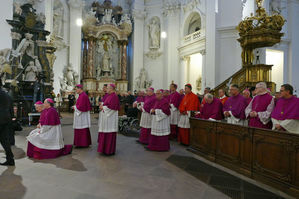 Abschlussvesper der Bischofskonferenz mit Austeilung des Bonifatiussegens (Foto: Karl-Franz Thiede)